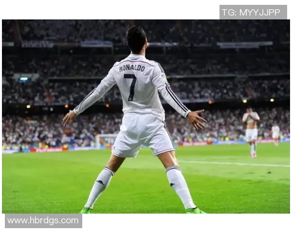 C罗进球后的经典庆祝动作揭秘 如何诠释球场上的激情与自信