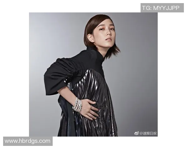 足球明星穿着奢侈品牌服饰展现独特时尚魅力 引领潮流新风尚